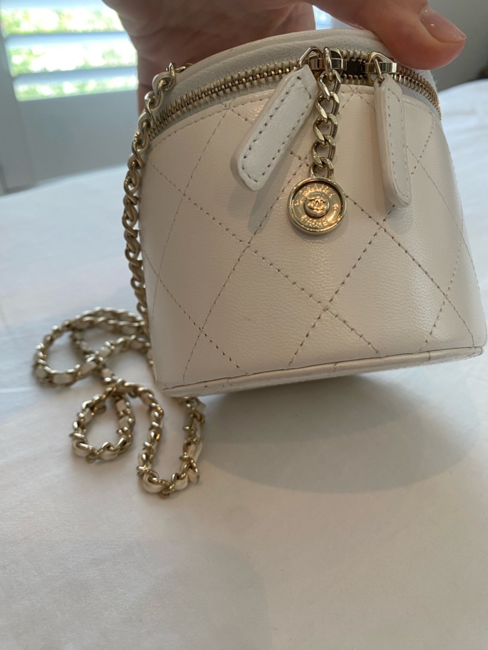 CHANEL CC Round Vanity Case Chain Quilted Lambskin Mini shoulder/crossbody 2021 - Picture 8 of 17
